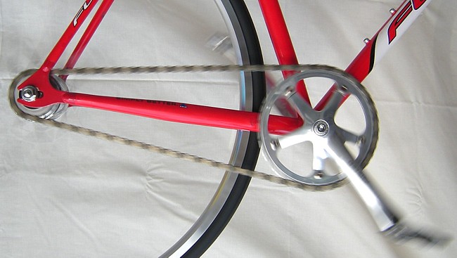 on a fixed if the wheel turns so do the pedals