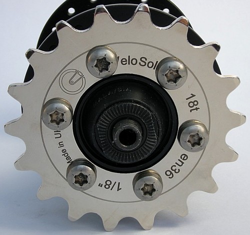 the VeloSolo cog simply bolts on like a brake disc